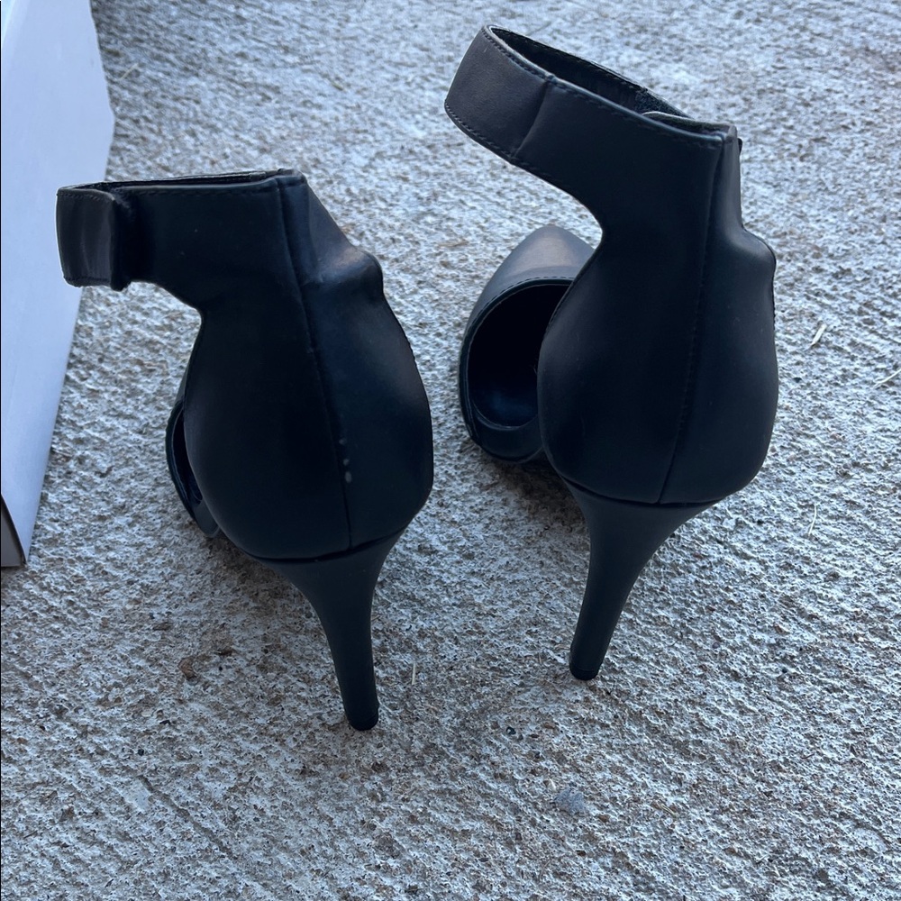 Black Women's Heels - Picture 4 of 6